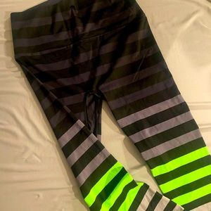 K-DEER size XL Capri Leggings